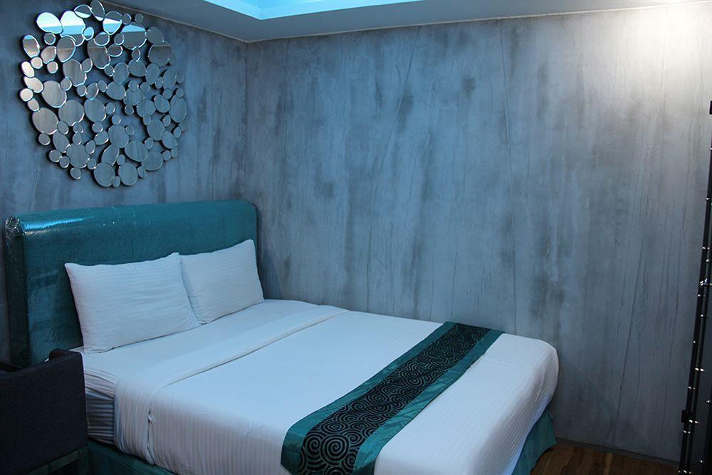 Blutique Hotel Bangkok Ngoại thất bức ảnh